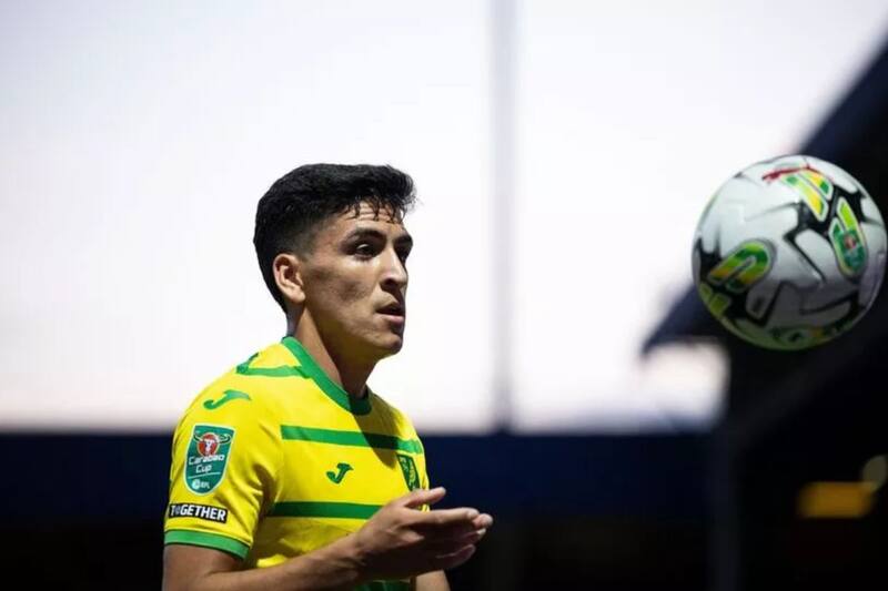 dio su primera asistencia de la temporada en Inglaterra.