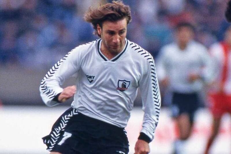 7 títulos nacionales, una Libertadores, una Interamericana y una Recopa. El palmarés del ídolo de Colo Colo con la camiseta alba.