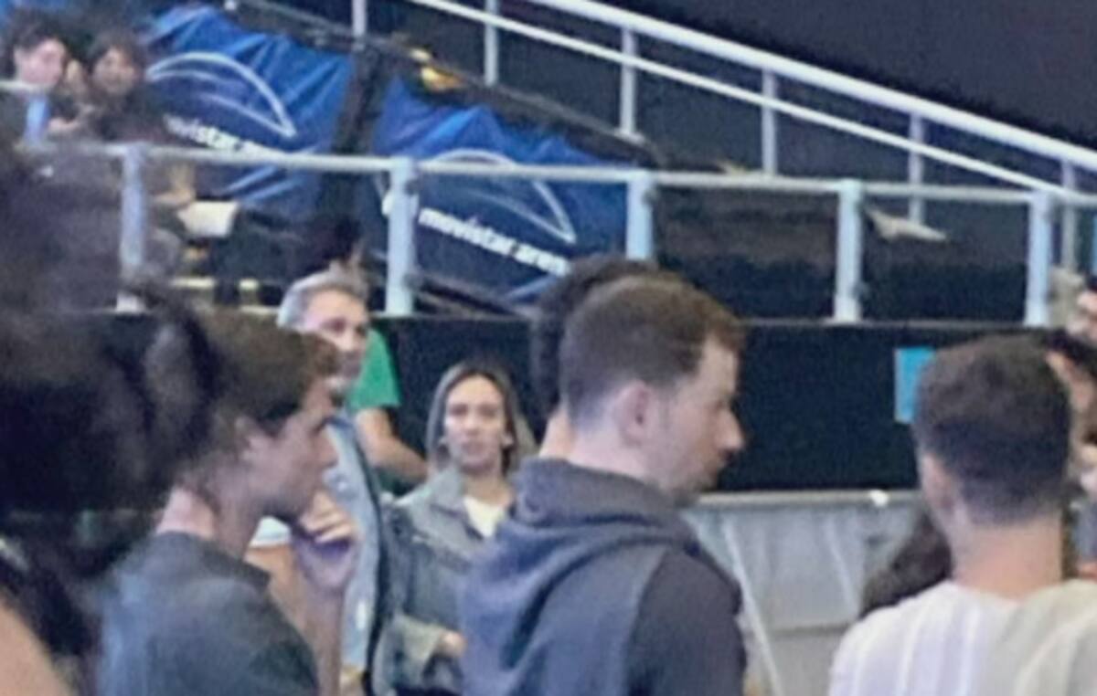 El exfutbolista fue visto con nueva conquista.