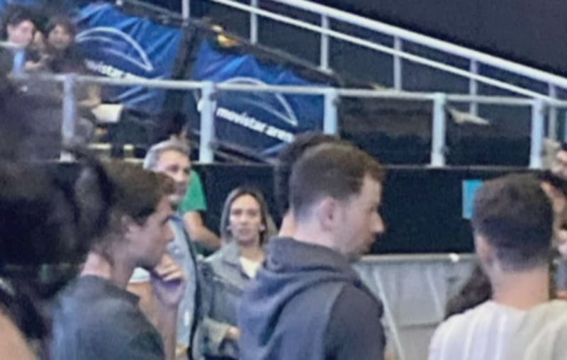 El exfutbolista fue visto con nueva conquista.