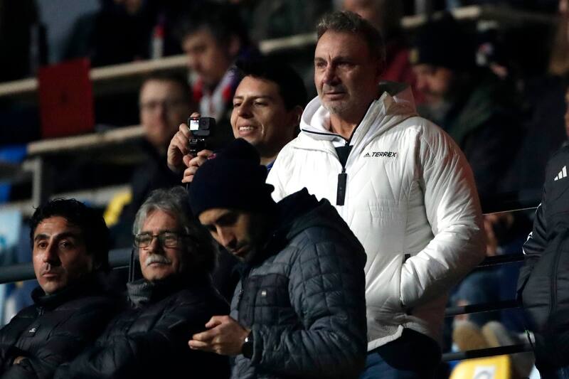 se excusó por no aparecer en las fotos de la nueva camiseta. Foto: Aton.