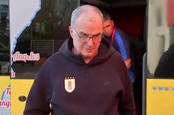 Con algunos aplausos: así fue el regreso de Marcelo Bielsa al Estadio Nacional