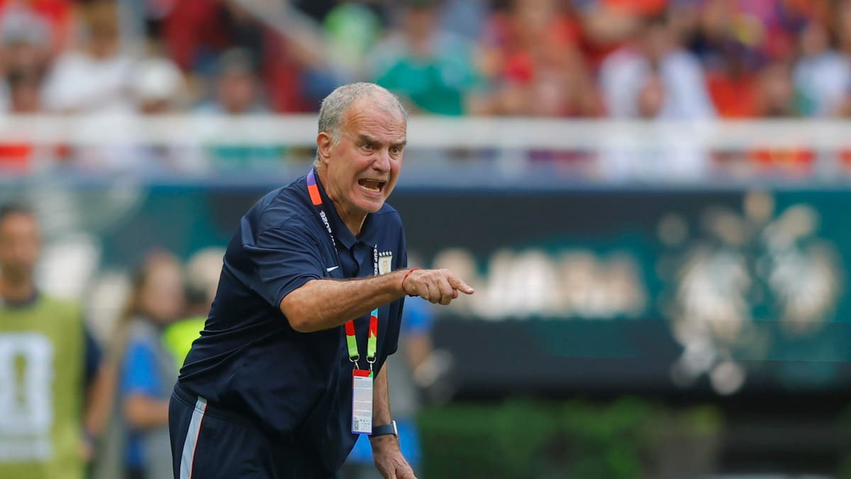 Reconocido comentarista español se aburrió de Marcelo Bielsa: “Cínico, maleducado y soberbio”