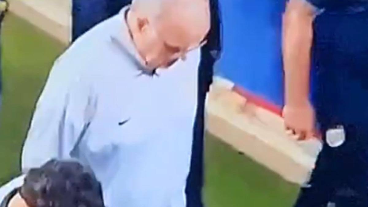 VIDEO | Marcelo Bielsa fue duramente insultado por hinchas uruguayos tras la goleada ante Estados Unidos