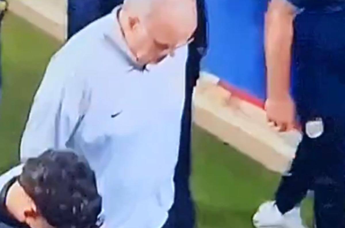 VIDEO | Marcelo Bielsa fue duramente insultado por hinchas uruguayos tras la goleada ante Estados Unidos