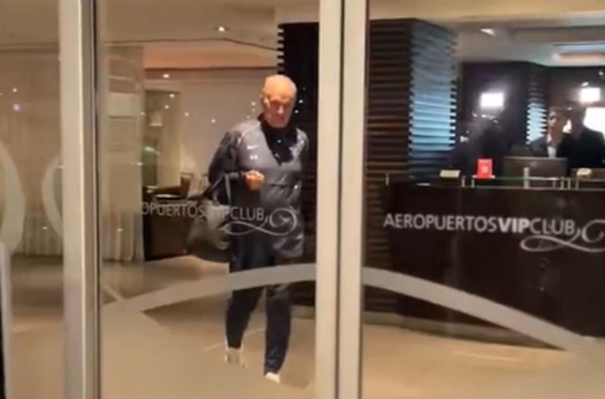 Mudo y en soledad: así llegó Marcelo Bielsa a Uruguay tras el papelón en el Mundial