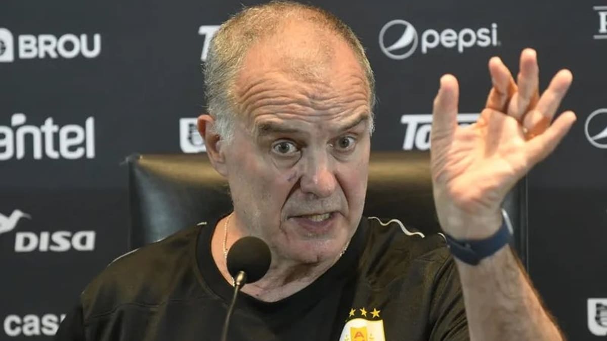 Marcelo Bielsa negó conflicto con las estrellas que marginó de la nómina mundialista de Uruguay