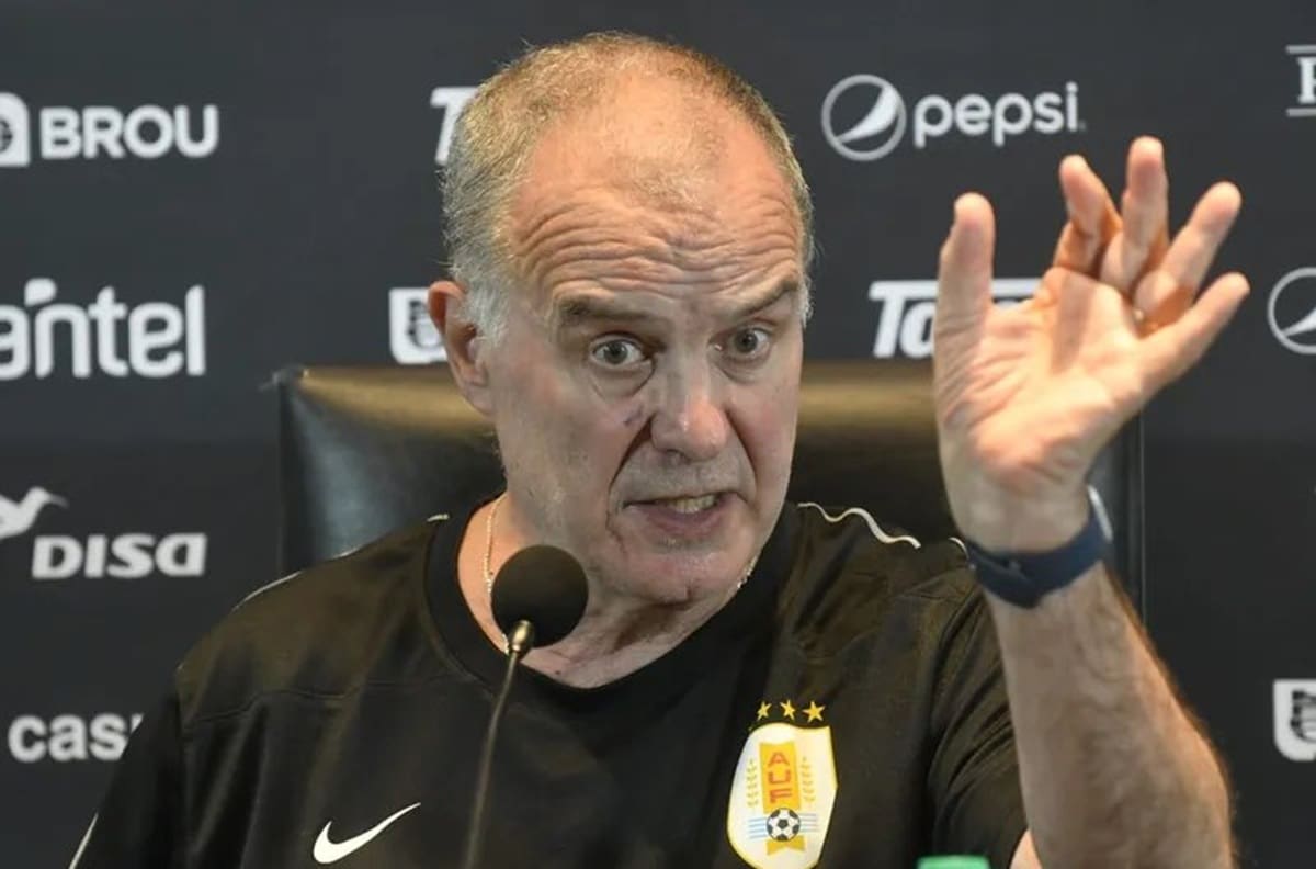 Marcelo Bielsa negó conflicto con las estrellas que marginó de la nómina mundialista de Uruguay