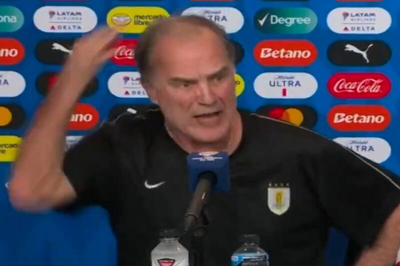 Bielsa durante su picante conferencia de prensa en plena Copa América.