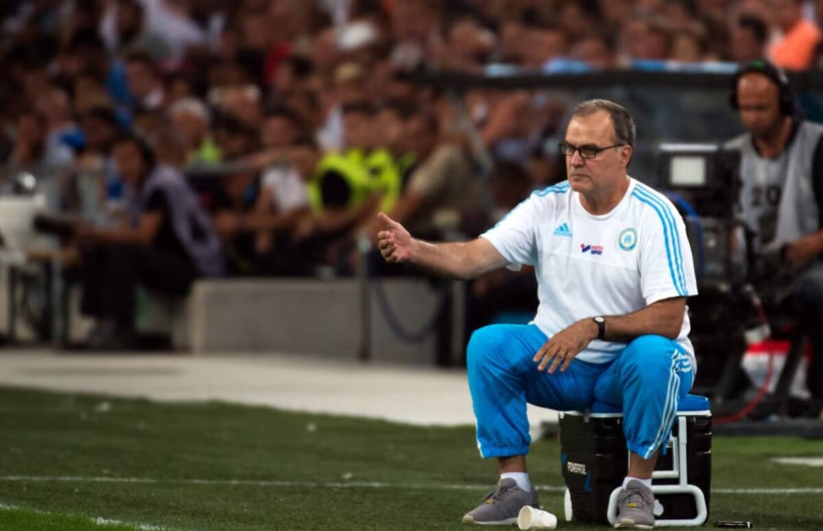 El actual seleccionador de Uruguay y ex DT de Chile también conoció de cerca cómo se conduce Vincent Labrune.