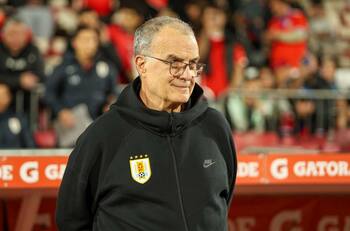 Bielsa se emociona al hablar de Chile y apoya a Harold Mayne-Nicholls rumbo a La Moneda