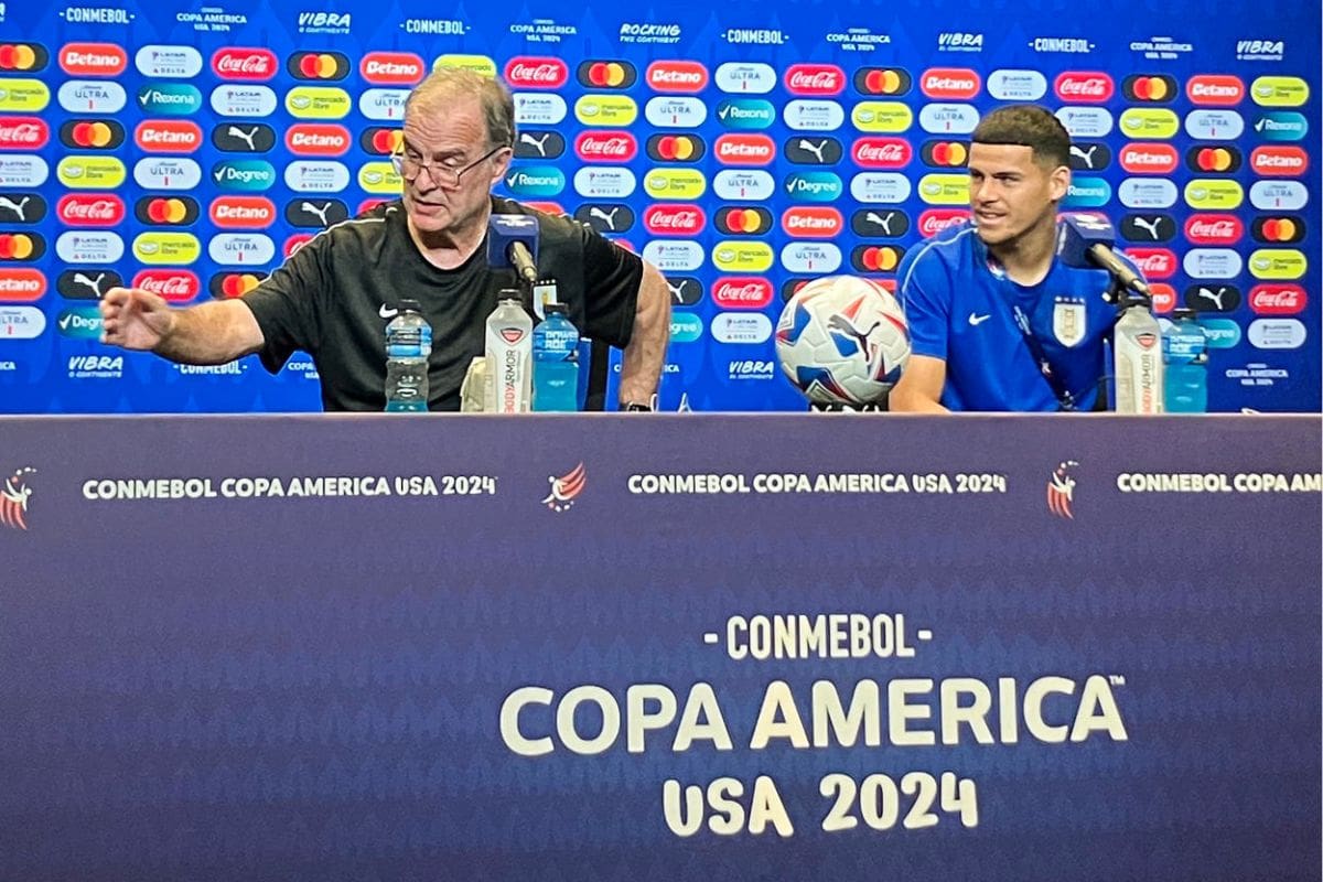 Marcelo Bielsa finalmente sufre con las consecuencias de los incidentes ocurridos tras el duelo entre Uruguay y Colombia en la Copa América. (Foto: EFE)