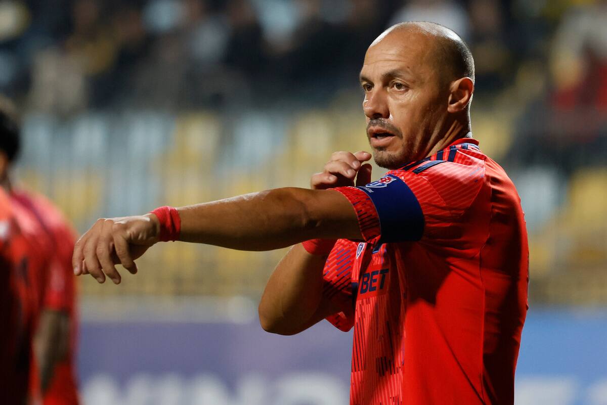 Audio del VAR delató furioso reclamo del capitán de la U: “¿Por qué a Colo Colo no le ponen roja?". Foto: Aton.