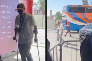 VIDEO | Con muletas: la llegada de Marcelo Díaz al Nacional que preocupó a los hinchas de la U