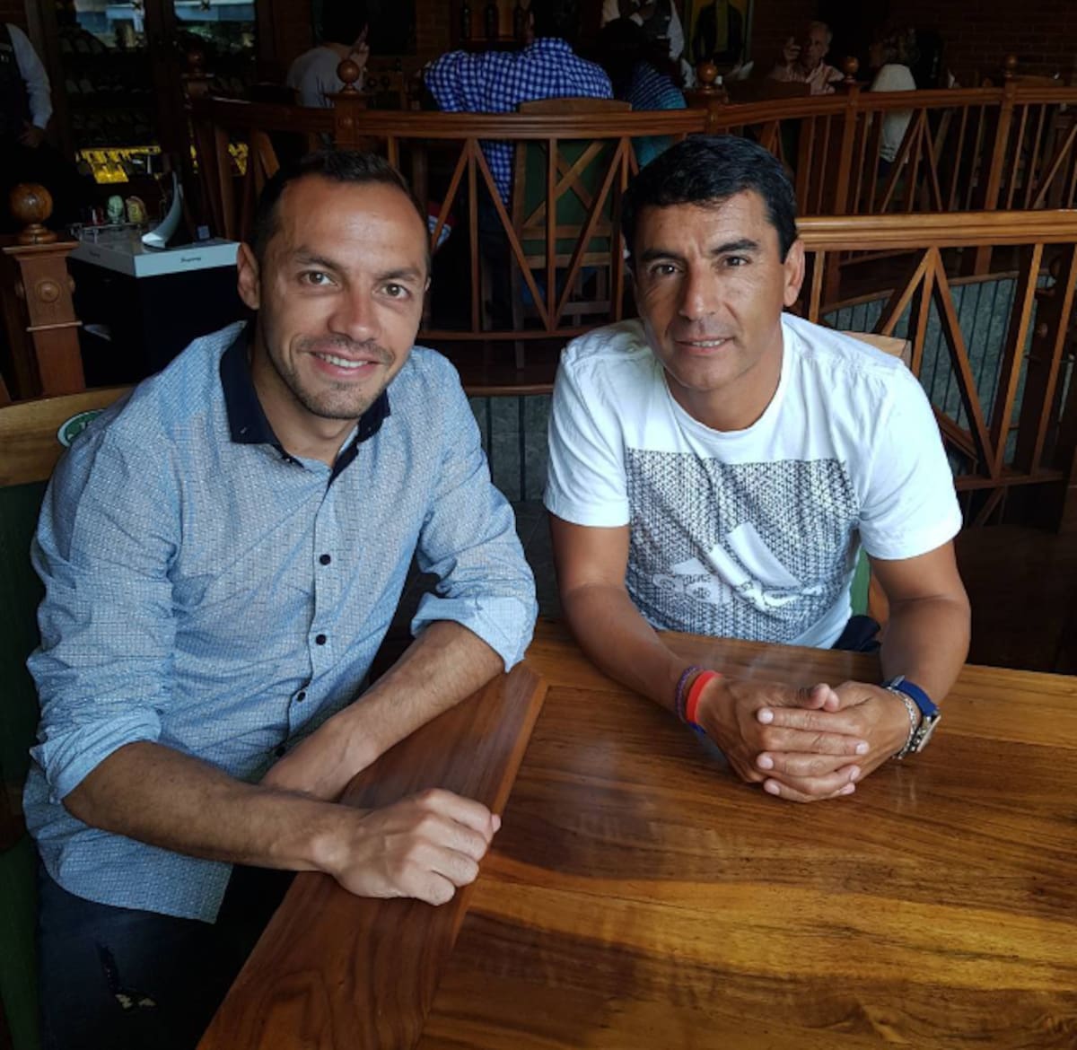 junto a Esteban Valencia.