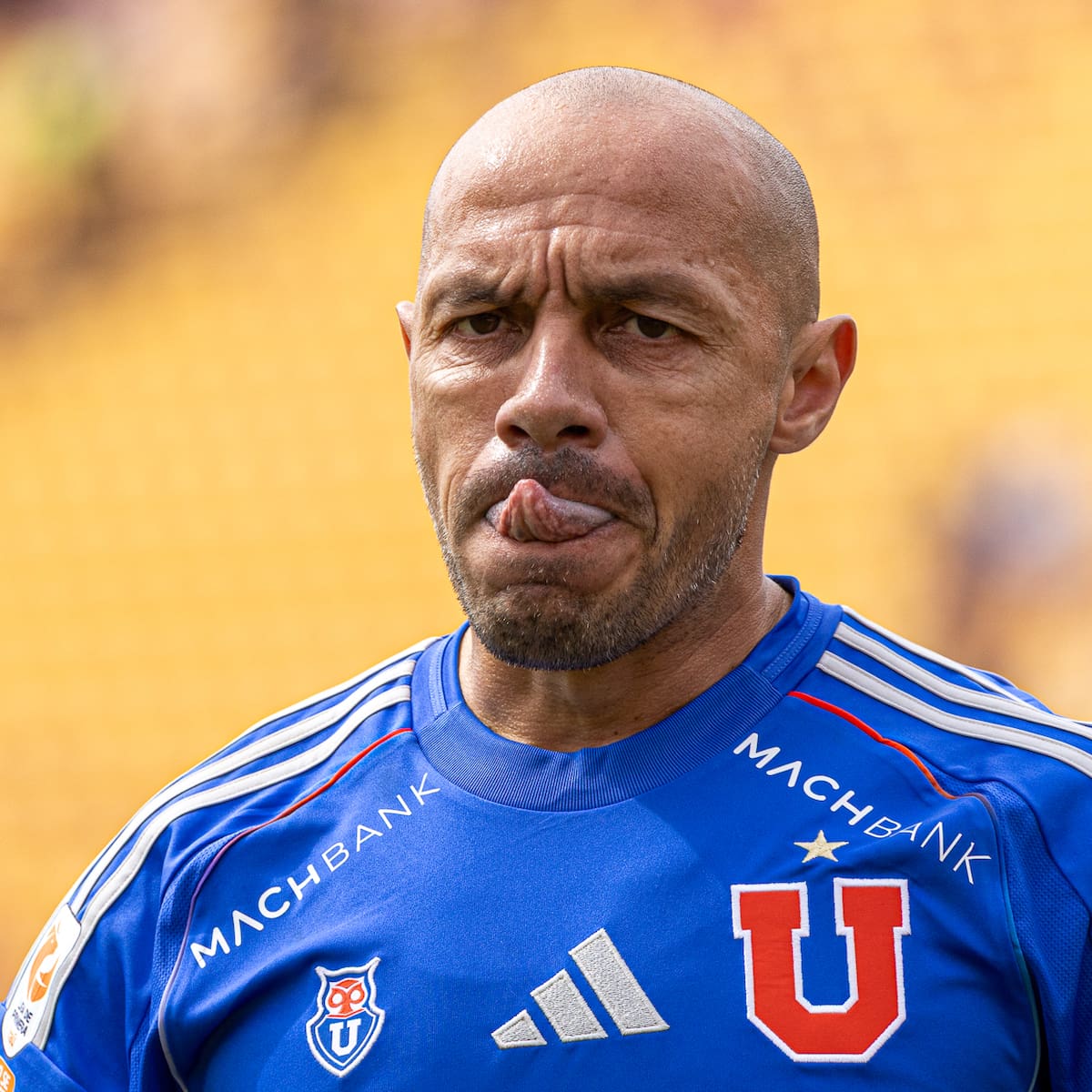 Marcelo Díaz protagoniza feroz round con hincha de la U por críticas al plantel: “Te pasaste, fantasma”