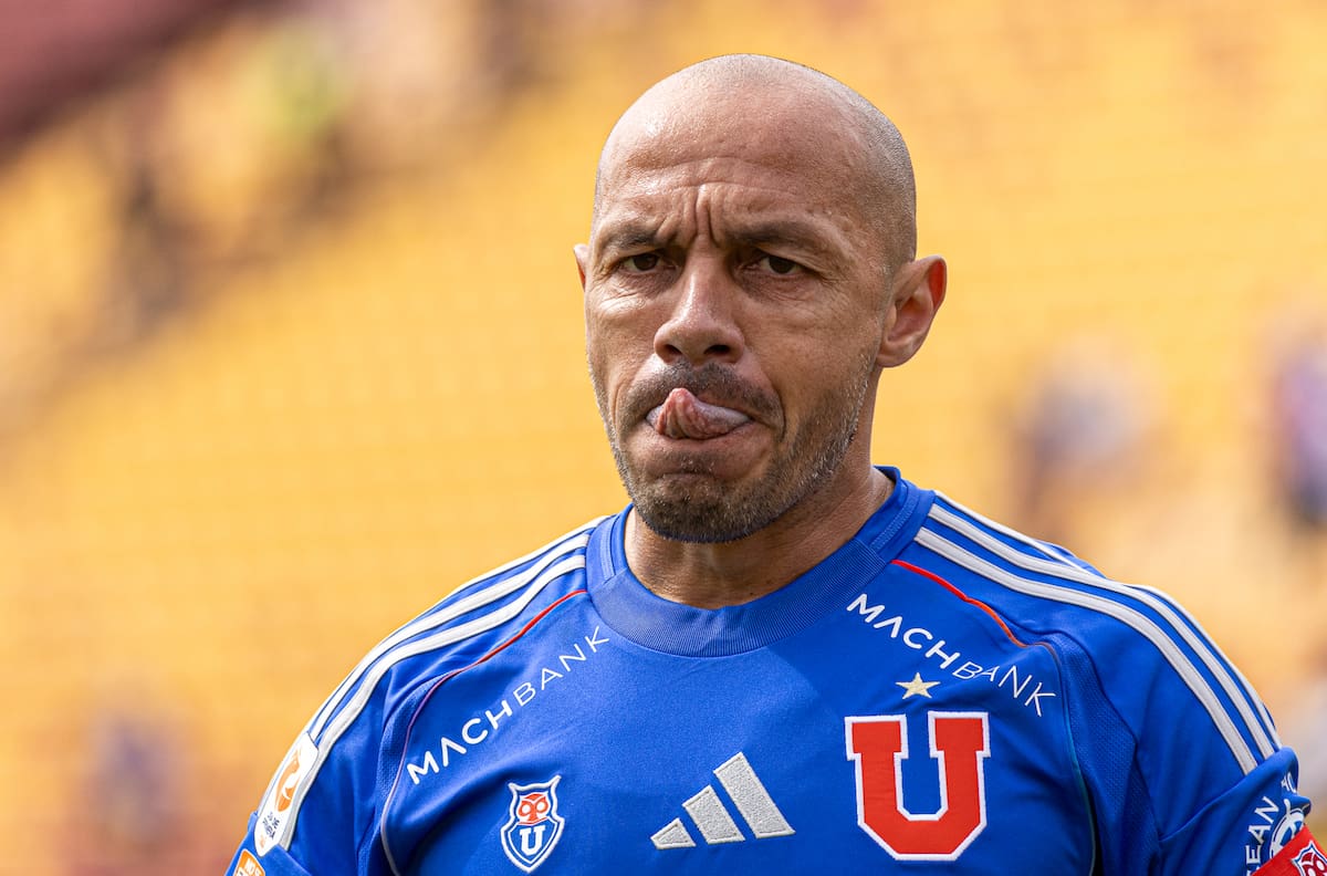 Marcelo Díaz protagoniza feroz round con hincha de la U por críticas al plantel: “Te pasaste, fantasma”