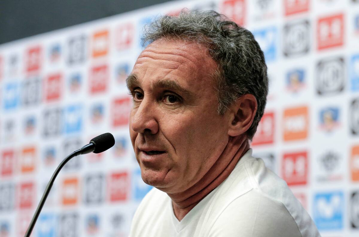 “Para Almirón es espectacular tener a Arturo Vidal, porque le absorbe toda la presión y es desfachatado con el rival”