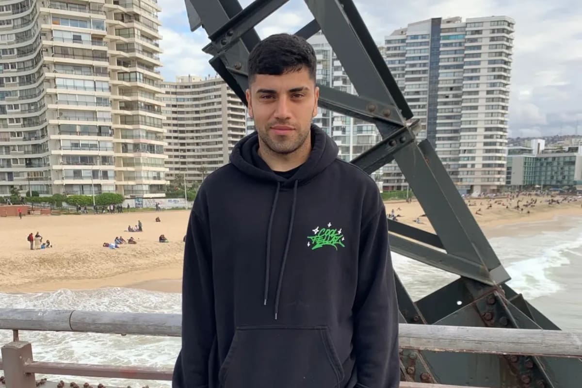 El lateral de Limache en su paseo por la playa. Foto: Instagram @marce_f4.