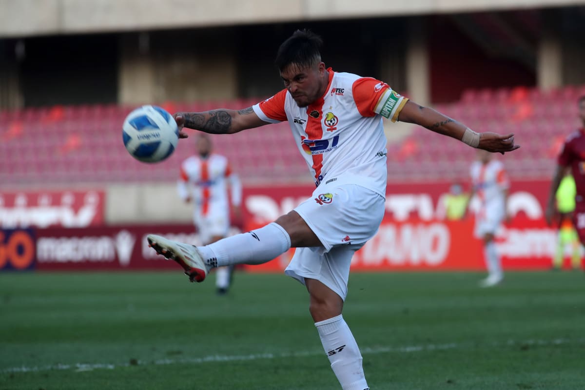 El lateral es uno de los referentes de Cobresal. (Foto: Agencia Aton)