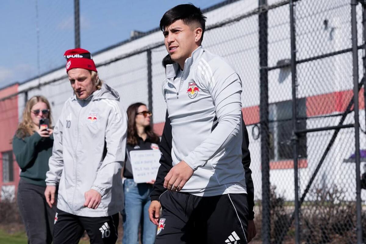 El defensor ya entrena con New York Red Bulls. Foto: @shelomorales_14