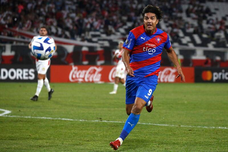El boliviano Marcelo Moreno Martins se desvinculó de Cerro Porteño y quedó con el pase en su poder.