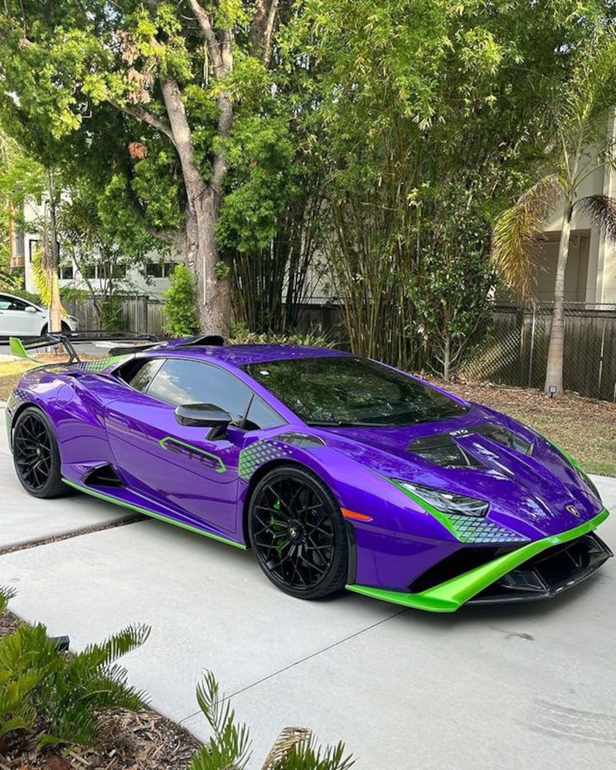 Marcelo Ríos es un seguidor de los autos de lujo.