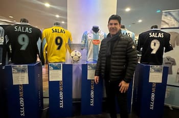 Con lienzo especial de la hinchada: enorme homenaje de la Lazio a Marcelo Salas