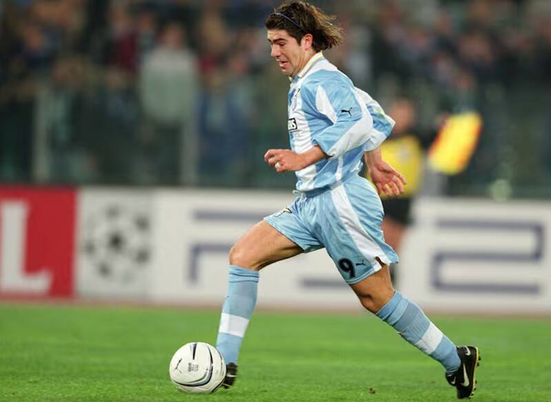 estuvo dos temporadas en la Lazio entre 1998 y 2000.