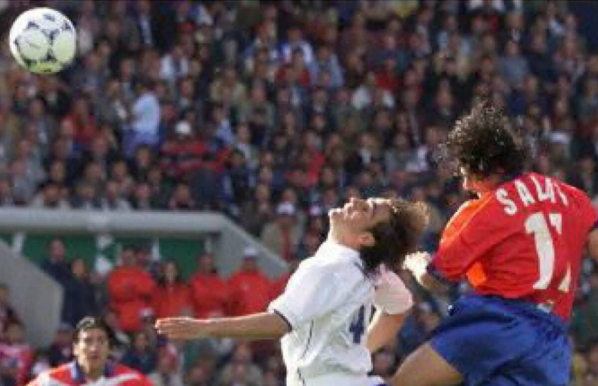 le gana en el cabezazo a Fabio Cannavaro. Un momento inolvidable.