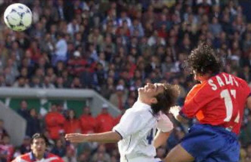 le gana en el cabezazo a Fabio Cannavaro. Un momento inolvidable.