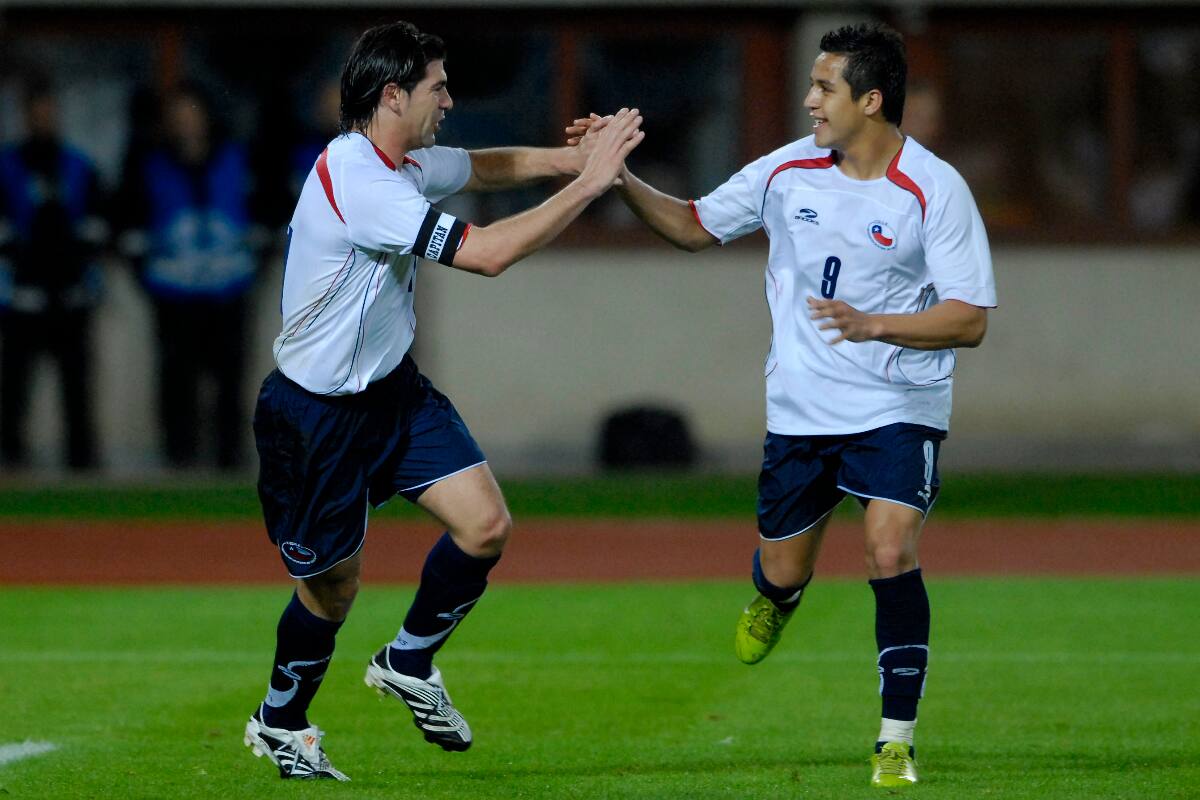 son dos de los cinco chilenos que saltaron del fútbol nacional a River Plate directo. (Foto: Aton)