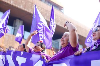 FOTOS | Marcha del 8M se tomó las calles de Santiago