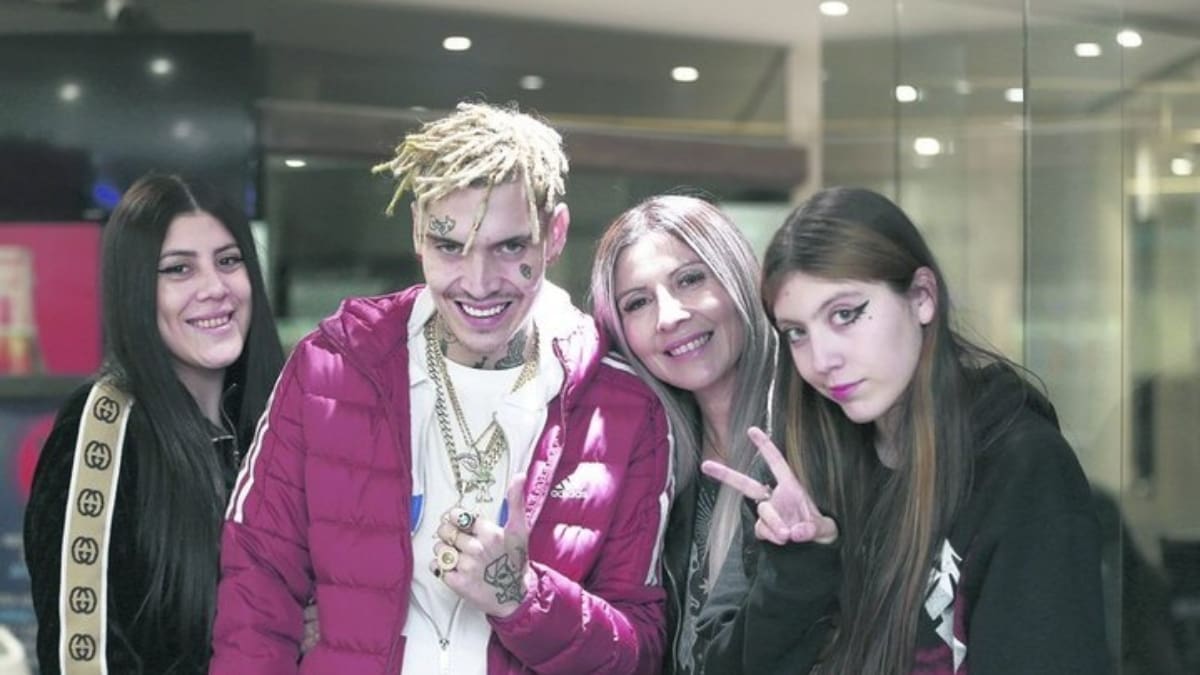 La fuerte promesa que Marcianeke le hizo a su mamá durante el Día de la Madre