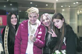 La fuerte promesa que Marcianeke le hizo a su mamá durante el Día de la Madre