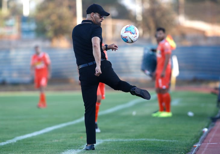 “Es cuestión de días”: Carlos Caszely lo propuso para ser DT de Chile y ahora quedará libre