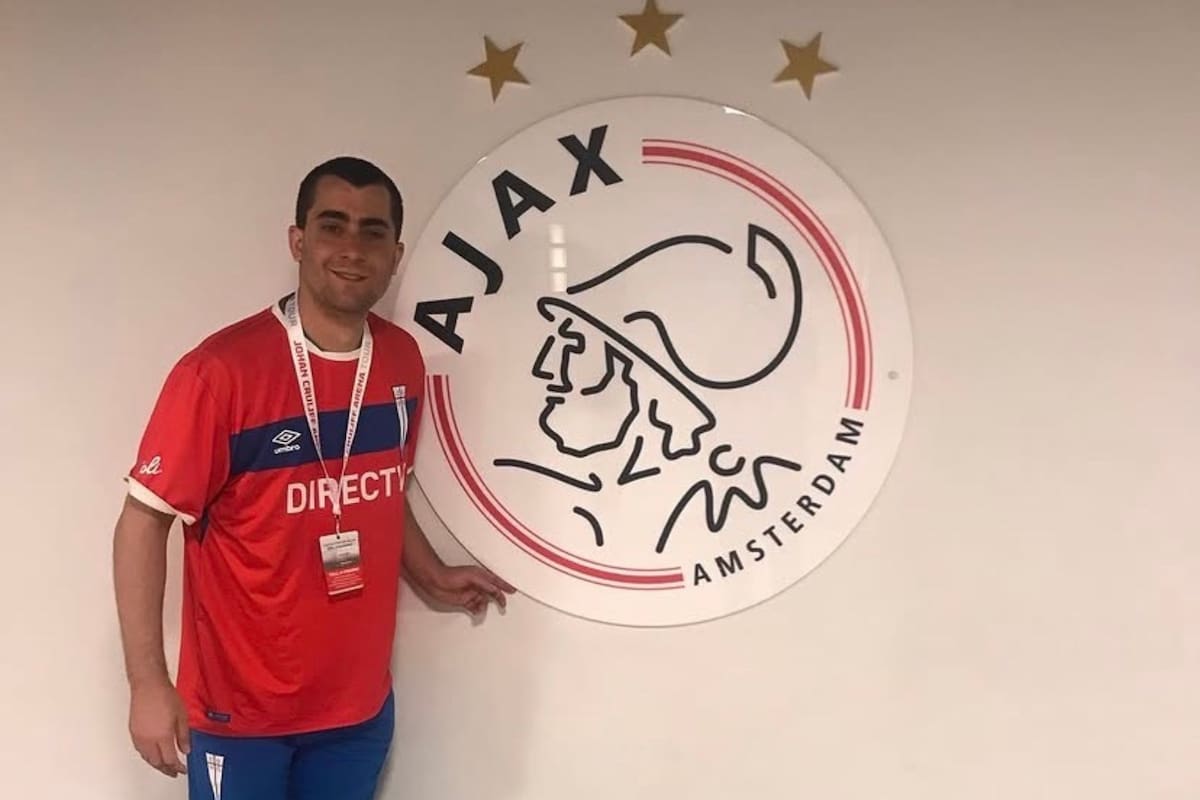 El DT chileno en su pasantía por Europa.