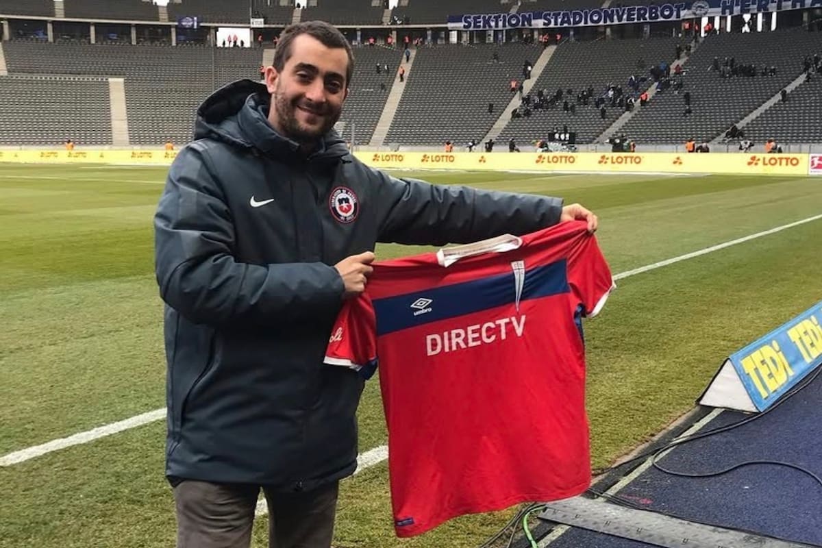 El DT chileno en su pasantía por Europa.