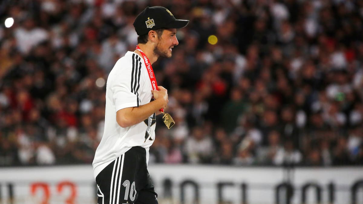 Fue campeón con Colo-Colo, se retiró y ahora incursiona como escritor: “Historias de amor y resiliencia”