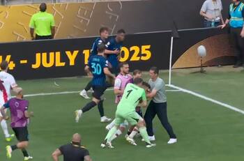 Bochorno en eliminación de River: compañero de Paulo Díaz persiguió a Dumfries hasta los vestuarios para pelear