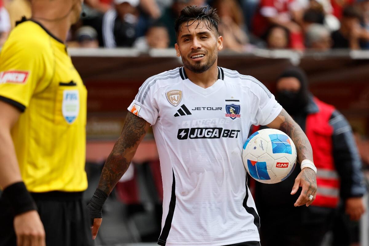 no aparece en las nóminas de Colo Colo. Foto: Aton.