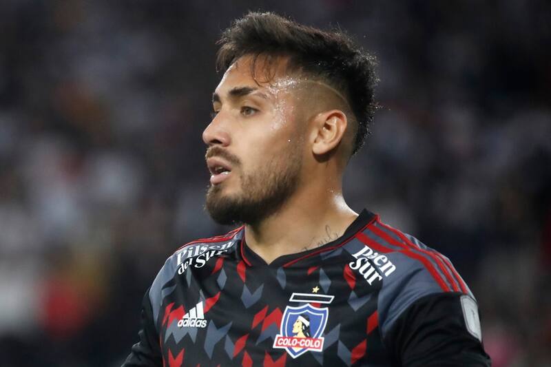 con la camiseta de Colo Colo.
