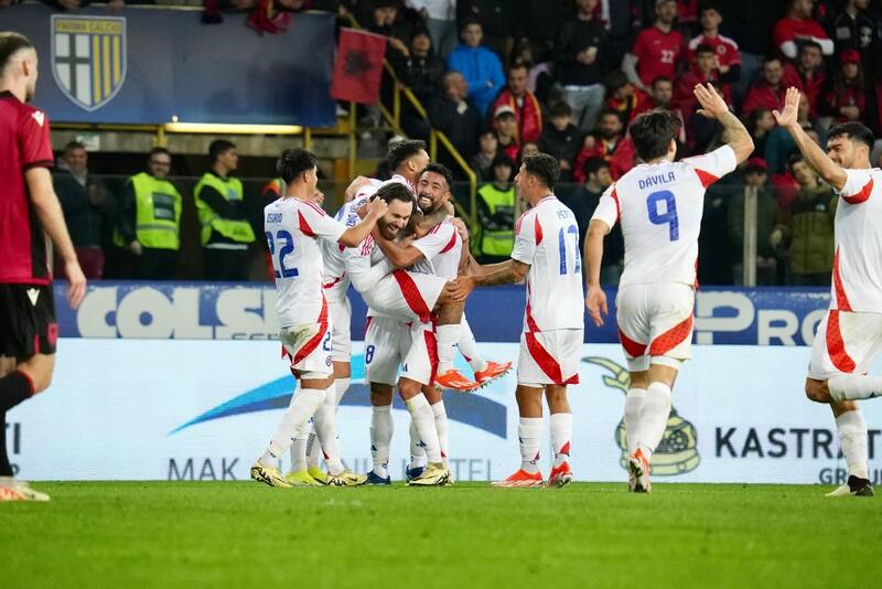 Bolados anotó el segundo para Chile.