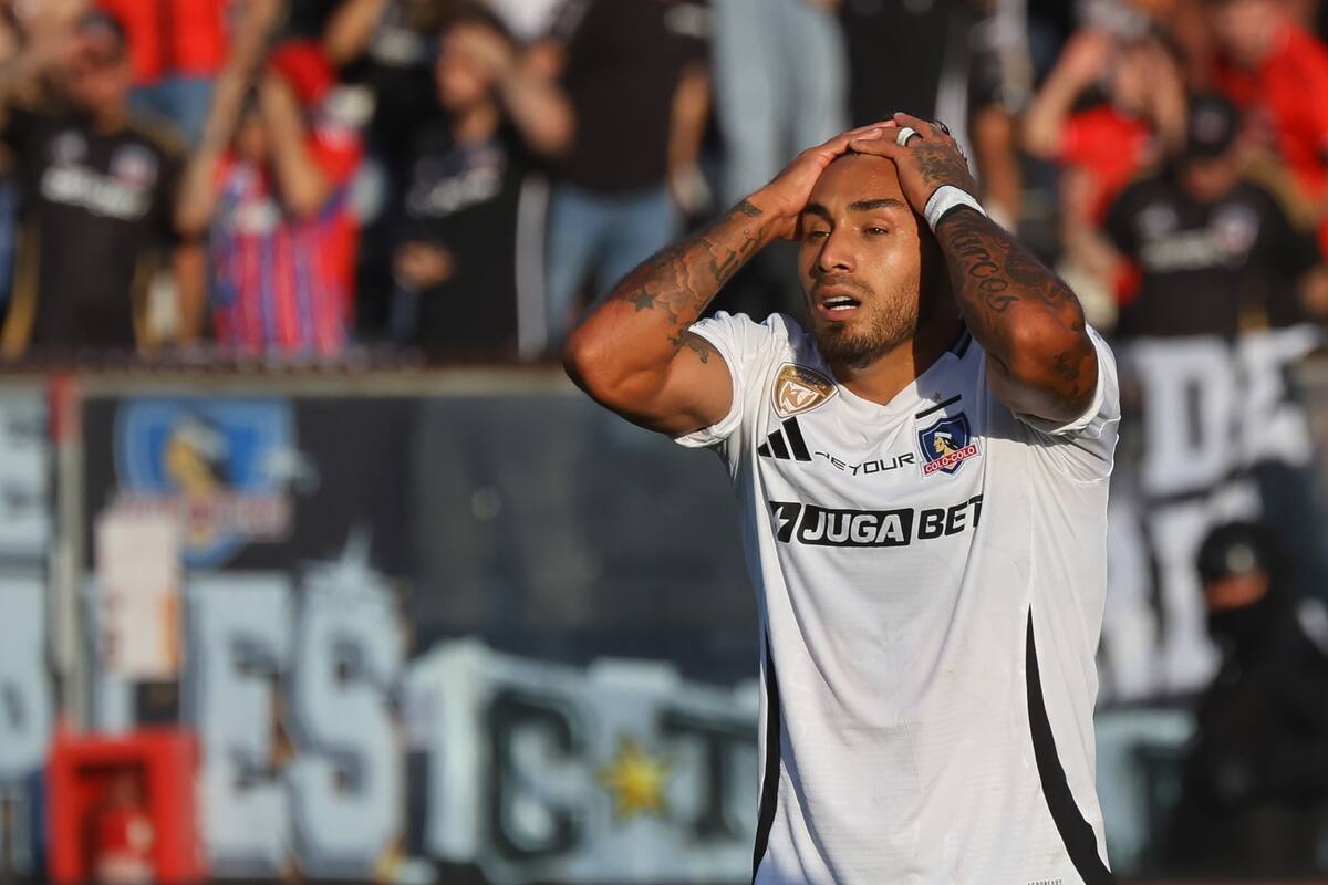. El delantero de Colo Colo se lesionó de gravedad. Foto: Agencia Aton.