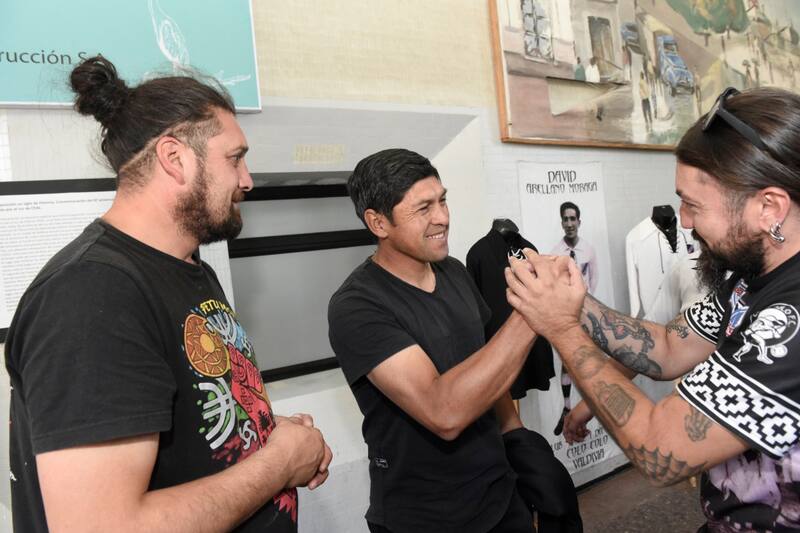 Marcos Millape es parte de las actividades de la exposición "Un siglo de historia" en Valdivia.