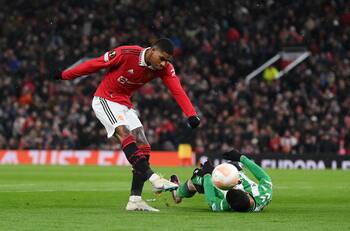 VIDEO | ¿Pudo hacer algo más? El golazo que Rashford le clavó a Claudio Bravo con el Manchester United
