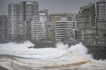 Llega intenso sistema frontal: Alertan por marejadas en gran parte del país