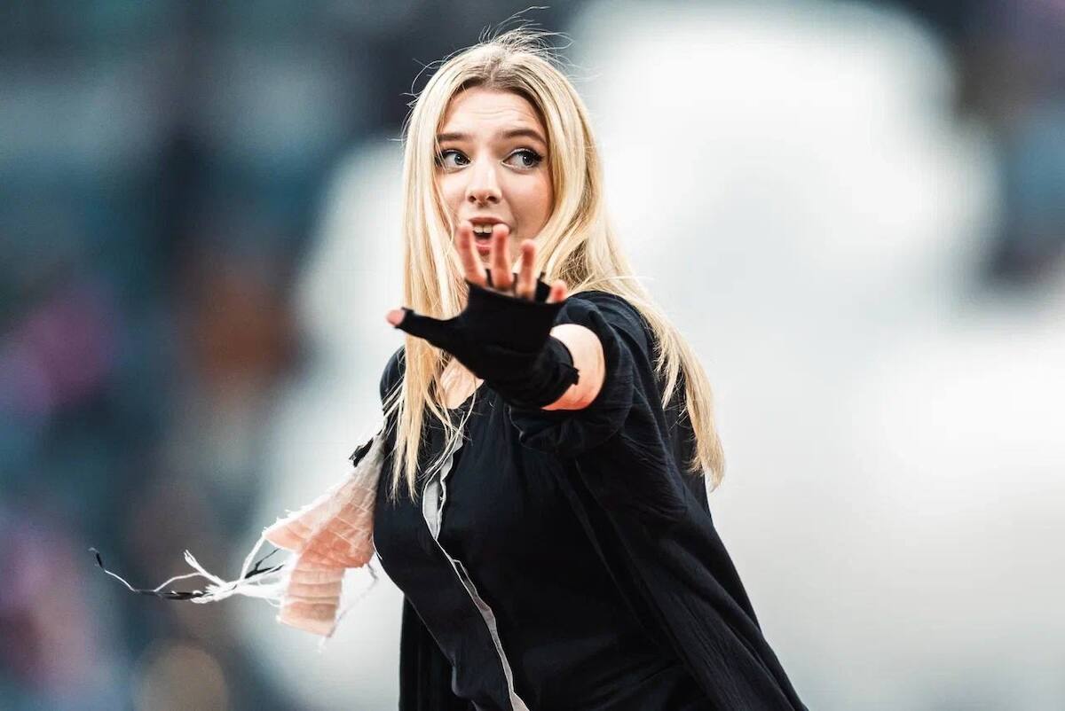 La cantante rusa que animó el entretiempo del partido entre los locales y Chile. (Foto: Canal Telegram Marfa)