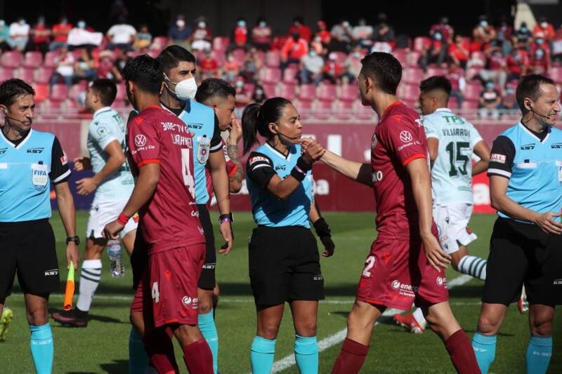 María Belén Carvajal fue la primera mujer en dirigir un partido de la máxima categoría.