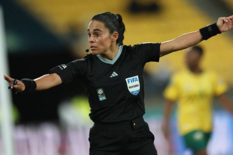 La árbitra más importante en la historia de Chile y, además, ex futbolista de La Roja. Foto: FIFA.